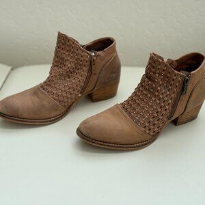Soft leather booties. Size 7. Tan color.